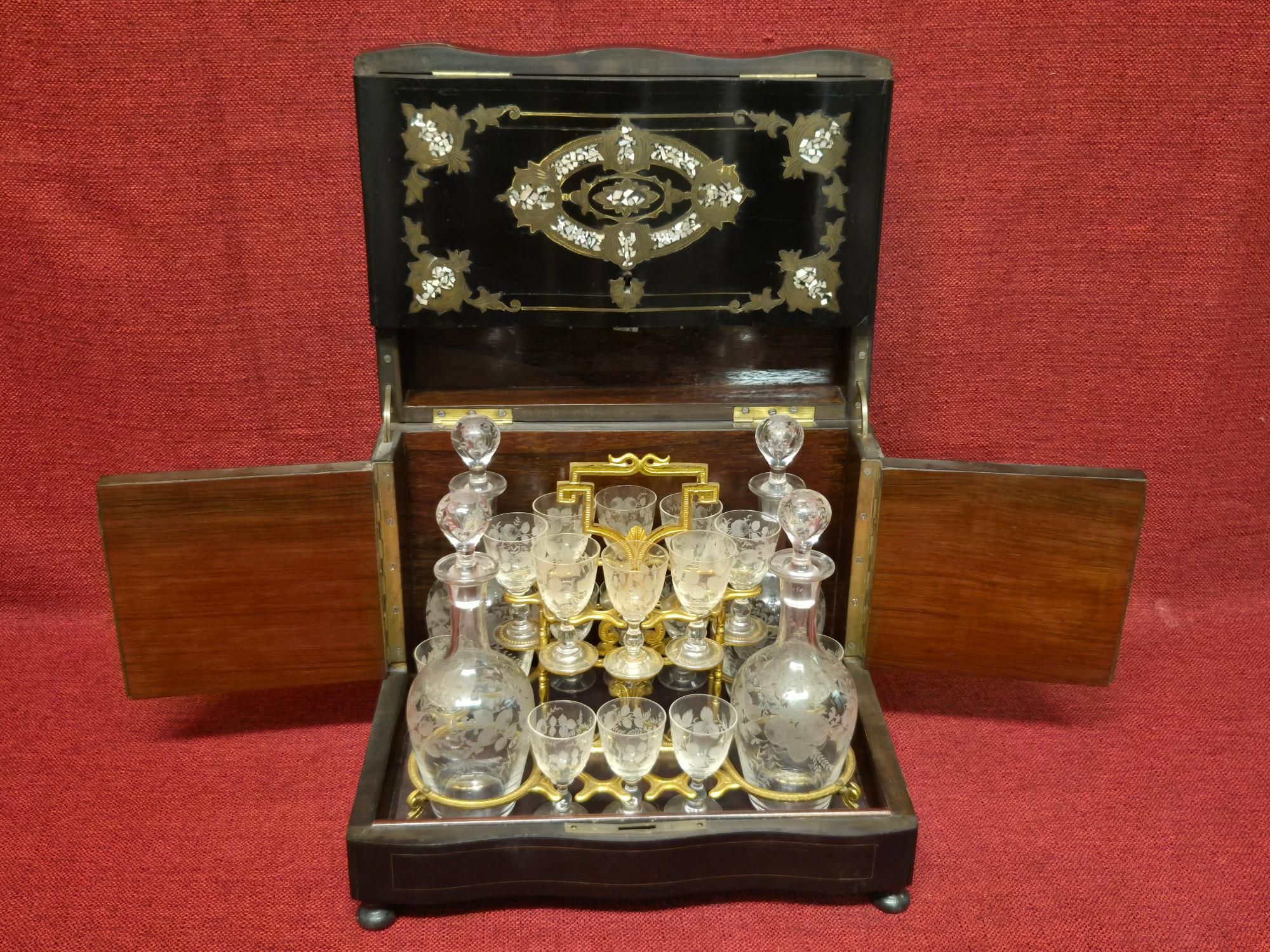 French lacquer liquor Tantalus