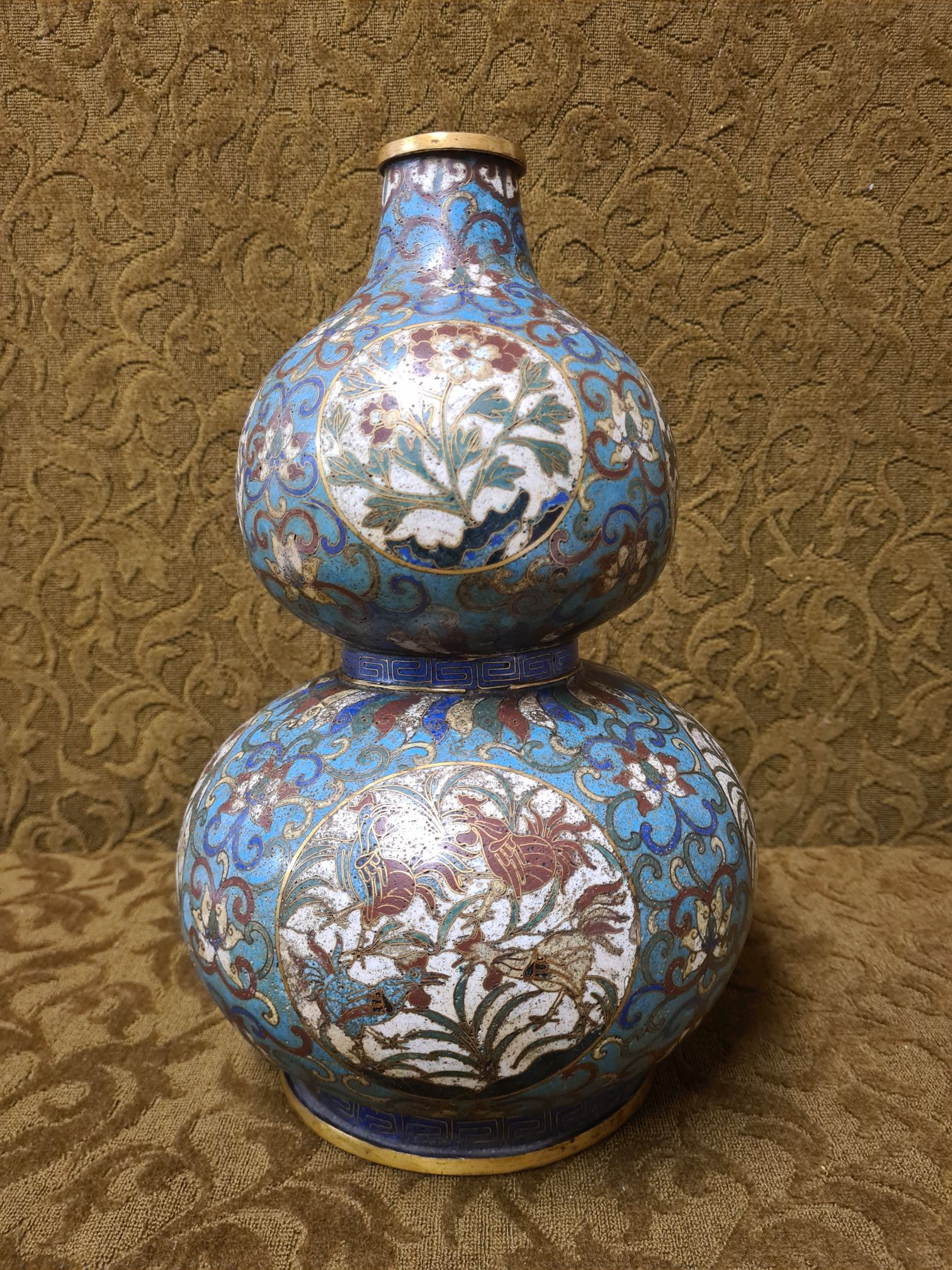 Mid 19th century Qing Cloisonné double gourd vase